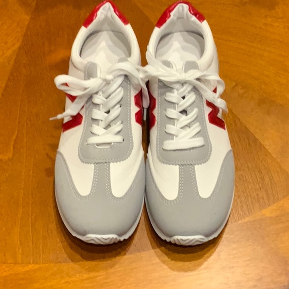 SHEIN Sneaker SZ 8
